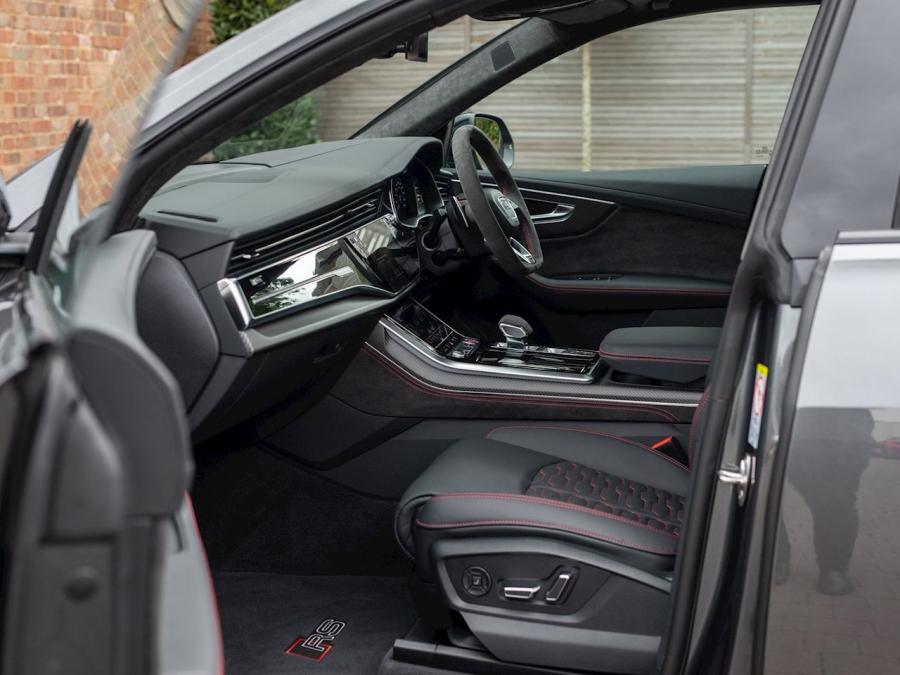 Интерьер Audi RS Q8 Vorsprung 2020 года  (UK) (фото 29 из 35)